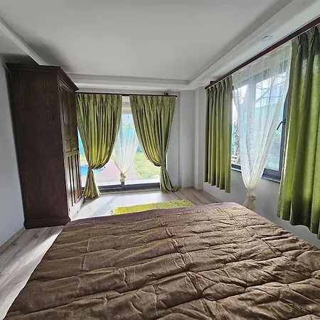 Villa Freya Sicak Havuz Ve Jakuzi Tam Korunakli Bahce