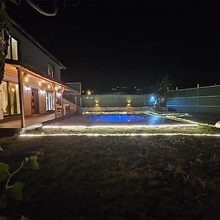 Freya Sicak Havuz Ve Jakuzi Tam Korunakli Bahce Villa Sapanca