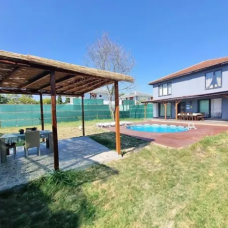 Villa Freya Sicak Havuz Ve Jakuzi Tam Korunakli Bahce