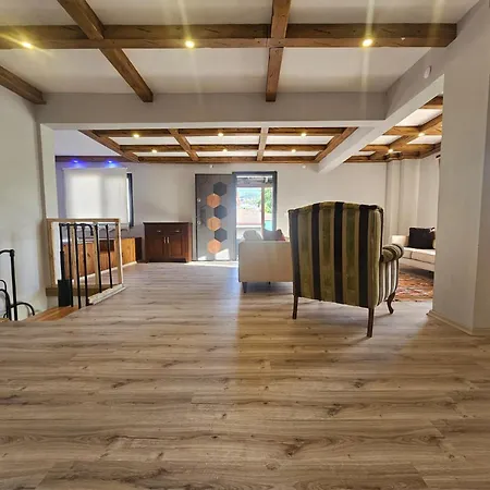 Freya Sicak Havuz Ve Jakuzi Tam Korunakli Bahce Villa Sapanca