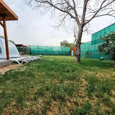 Freya Sicak Havuz Ve Jakuzi Tam Korunakli Bahce Villa
